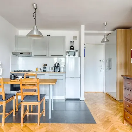 Full Location In Center